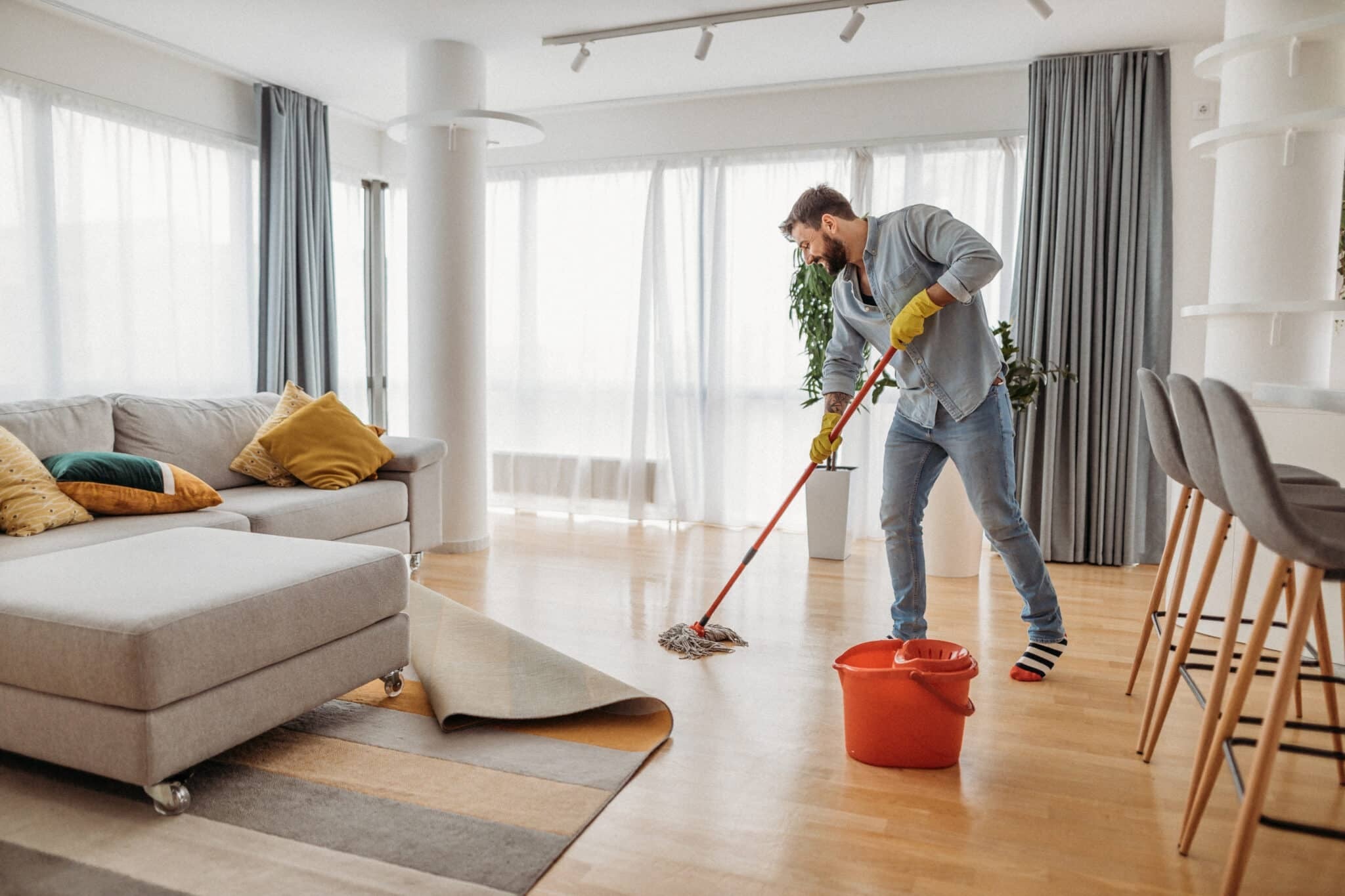 Move out cleaning Chicago for neglected apartment deep cleaning